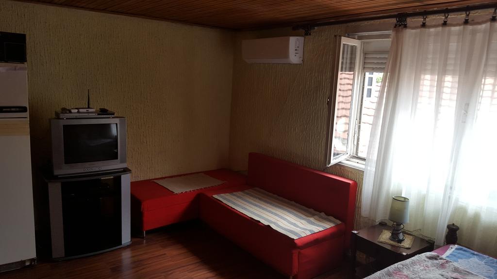 Apartmani Emil 포드고리차 외부 사진