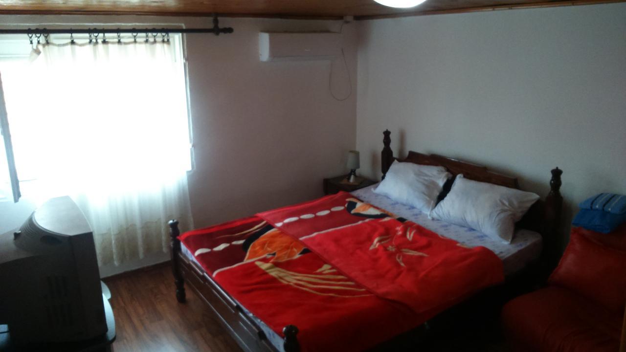 Apartmani Emil 포드고리차 외부 사진