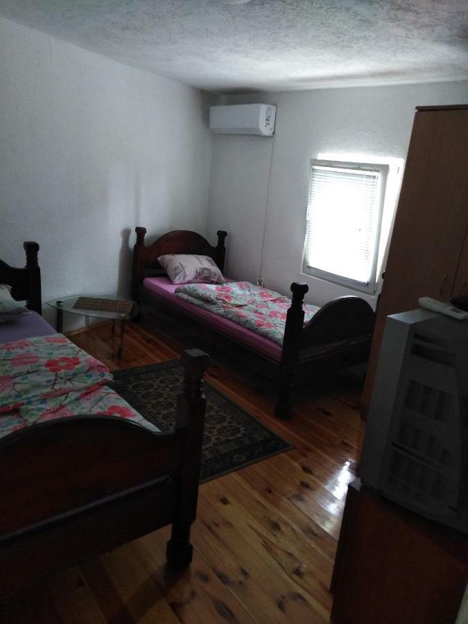 Apartmani Emil 포드고리차 외부 사진