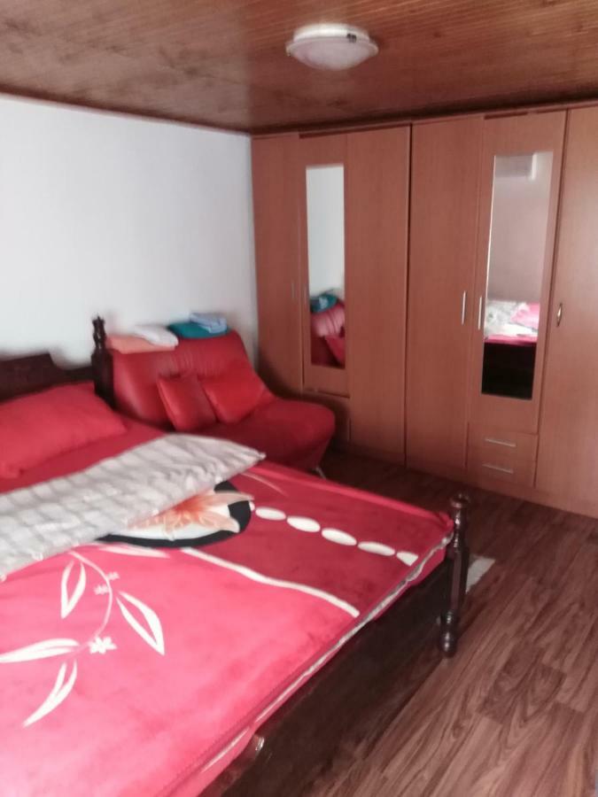 Apartmani Emil 포드고리차 외부 사진